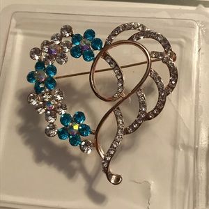 Brand New heart shape brooch